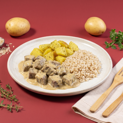 marmita - strogonoff light de carne + arroz integral + batata sautée