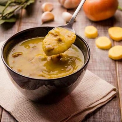 sopa de mandioquinha com cubinhos de carne