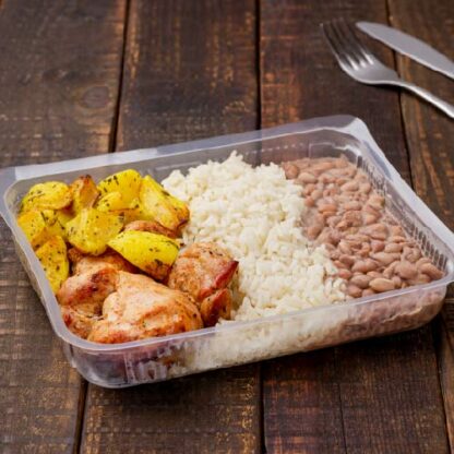 nosso pf- prato 5- sobrecoxa de frango +feijão carioca +arroz branco + batata Sauté