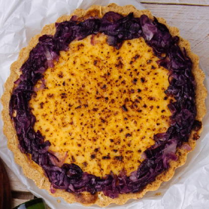 quiche de queijo de cabra com cebola roxa caramelizada (m) quiche de queijo de cabra com cebola roxa caramelizada (m)