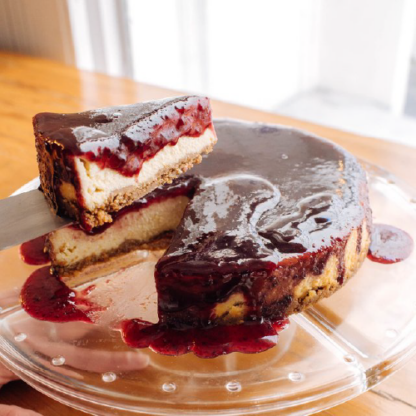 cheesecake de frutas vermelhas com raspa de limão siciliano