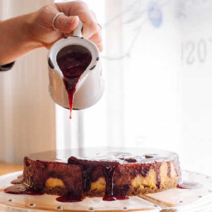 cheesecake de frutas vermelhas com raspa de limão siciliano