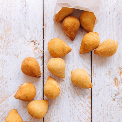 coxinha de frango e requeijão cremoso (20 unidades)
