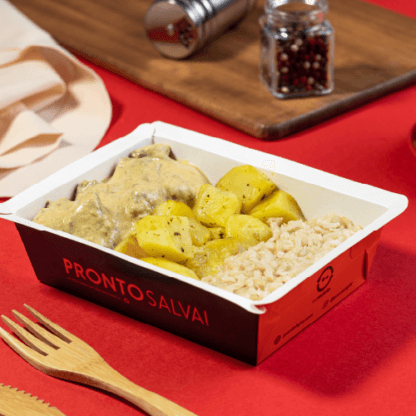 marmita – strogonoff light de carne + arroz integral + batata sautée