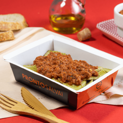 marmita – massa verde recheada com mussarela de búfala + molho à bolonhesa