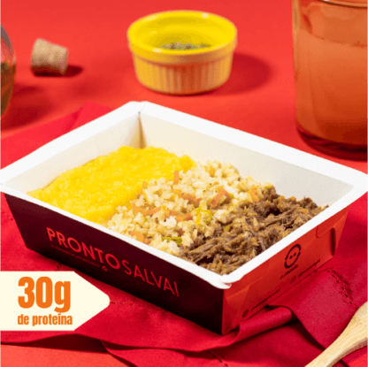 marmita – carne desfiada + arroz integral à grega + purê de mandioquinha