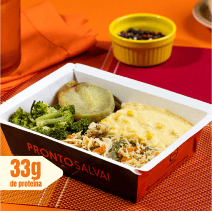 marmita –  frango desfiado + batata doce + creme de milho + brócolis