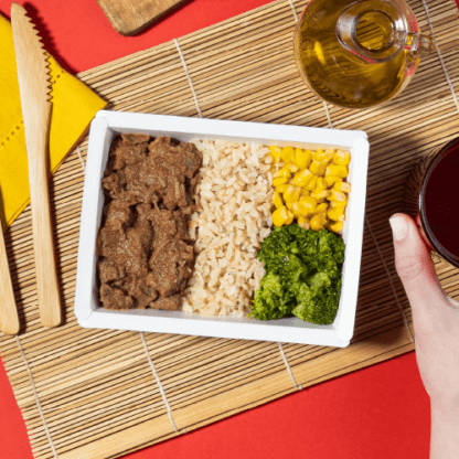 marmita – picadinho de carne + arroz integral + milho + brócolis
