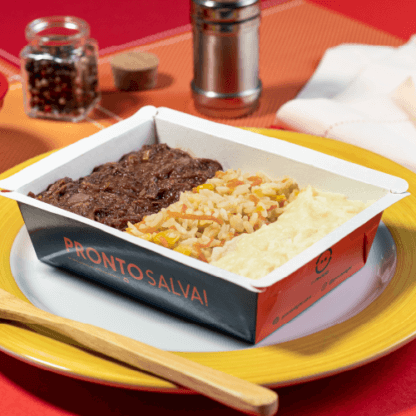 marmita – costela desfiada + arroz com cenoura e milho + purê de batata