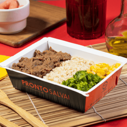 marmita – picadinho de carne + arroz integral + milho + brócolis