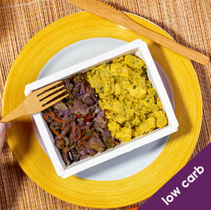 marmita – frango ao curry + legumes salteados – low carb