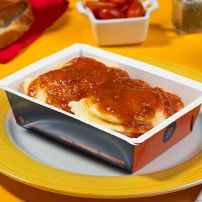 marmita – mezzaluna ricota com manjericão e molho ao sugo