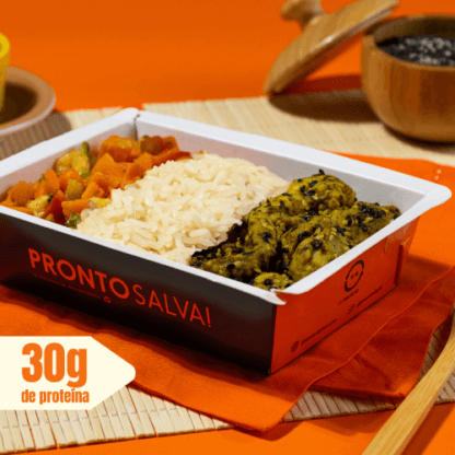 marmita – frango em tiras com gergelim + arroz branco + legumes grego