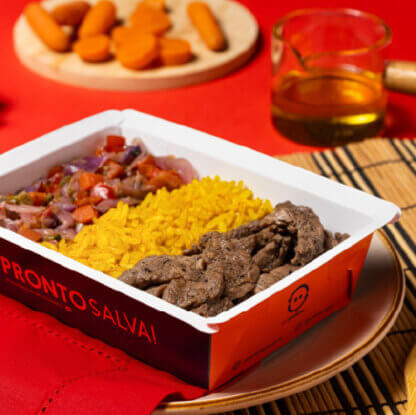 marmita – filé mignon + arroz com cúrcuma + vegetais